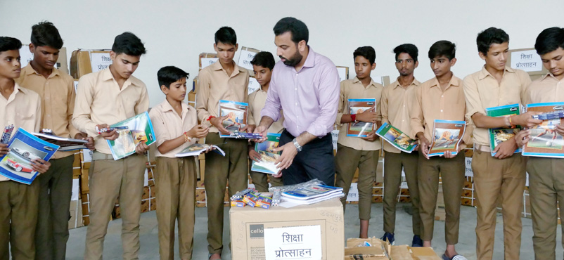 Lakshyaraj Singh donates 20000 kgs of educational supplies; gets his second Guinness World Record